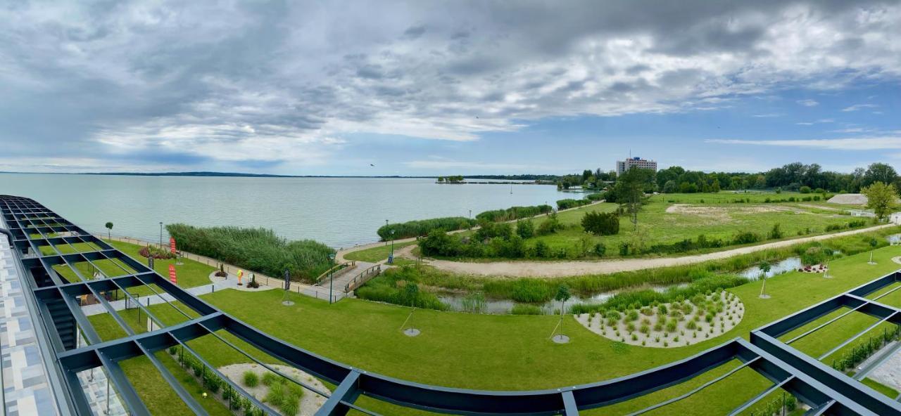 Royal Blue - Luxurious Flat With 5-Star View Over Lake Balaton Lejlighed Keszthely Eksteriør billede